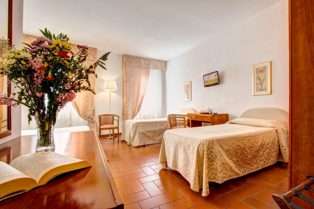 Camere per Famiglie Volterra, Hotel San Lino 4 stelle nel Centro Storico di Volterra con Piscina e Parcheggio privato