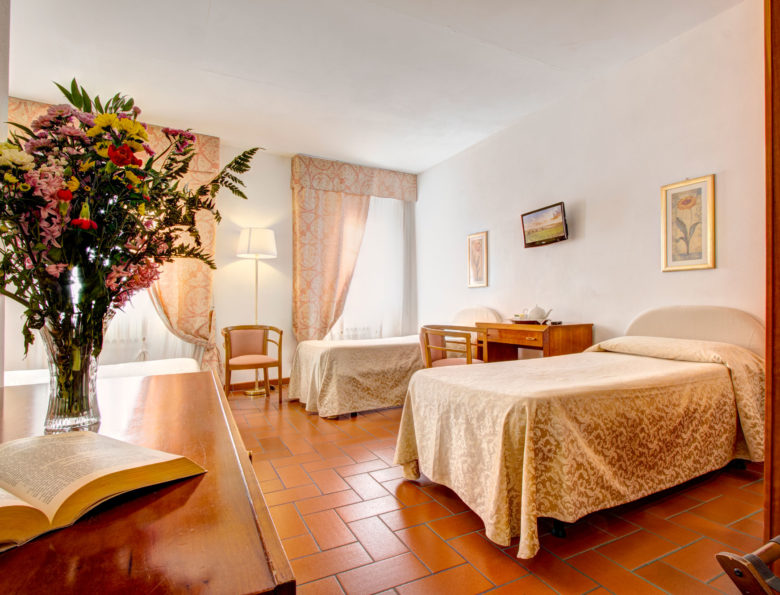 Camere per Famiglie Volterra, Hotel San Lino 4 stelle nel Centro Storico di Volterra con Piscina e Parcheggio privato