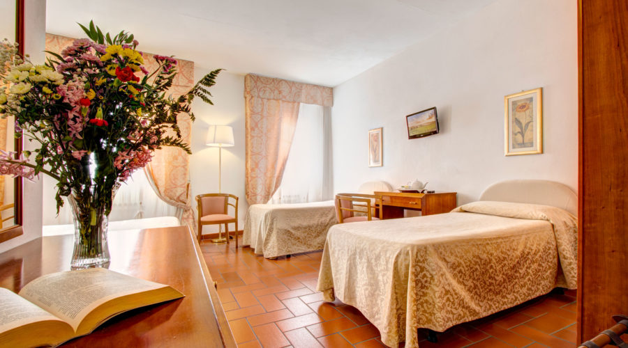 Camere per Famiglie Volterra, Hotel San Lino 4 stelle nel Centro Storico di Volterra con Piscina e Parcheggio privato