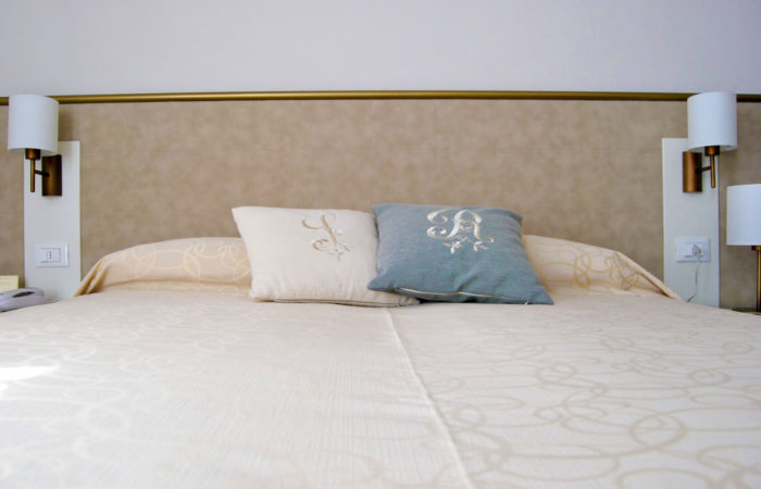camera-deluxe-hotel-4-stelle-a-volterra-centro-storico-hotel-san-lino-dettaglio